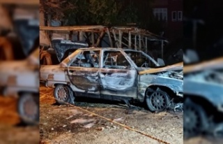 Alanya’da park halindeki otomobil yandı