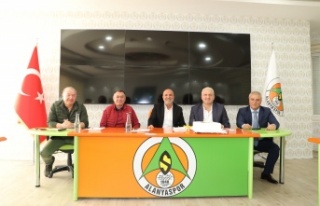 Alanyaspor Başkan Yardımcısı Ahmet Paşaoğlu'nun...