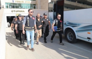 Antalya'da aranan 54 zanlı yakalandı