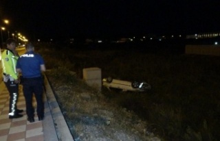 Antalya'da otomobil şarampole uçtu: 3 yaralı