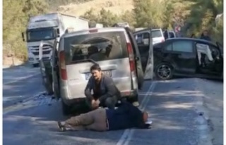 Antalya’da 2 araç çarpıştı: 5 yaralı