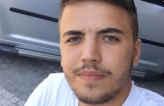 Çatıda elektrik akımına kapılan genç hayatını...