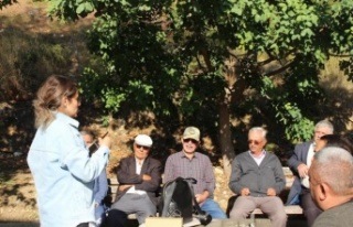 Çiftçiler sera sıcaklığını cep telefonundan...