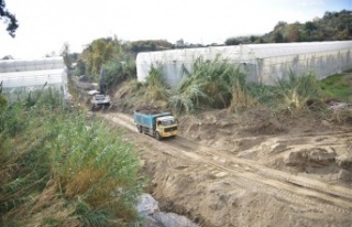 Elikesik'te yol Payallar'da dere ıslah...