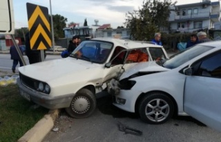 Gazipaşa’da iki otomobil çarpıştı: Zeytinler...