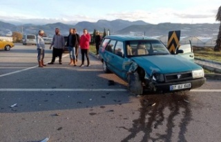 Gazipaşa’da kamyonet ile otomobil çarpıştı:...