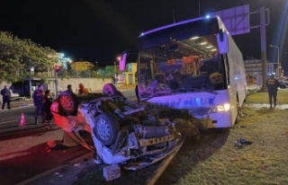 Şehirlerarası yolcu otobüsü ile otomobil çarpıştı:...