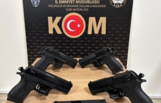 Uygulama noktasında durdurulan araçta 4 ruhsatsız...