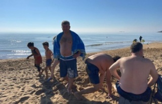 Alanya'da aralık ayının ortasında deniz keyfi