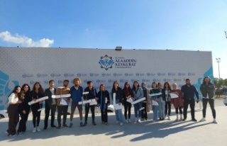 Alanya'da öğrenciler maket uçaklarını uçurdu