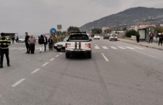 Alanya'da ters yönde ilerleyen otomobil, kamyonetle...