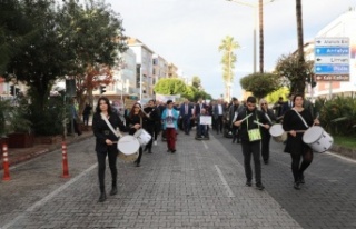 Alanya protokolünden farkındalık yürüyüşü