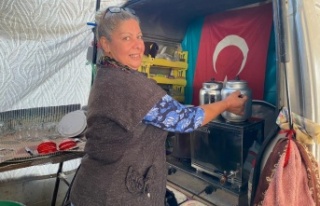 Antalya'da pazarcı esnafı, 10 yıldır güne...