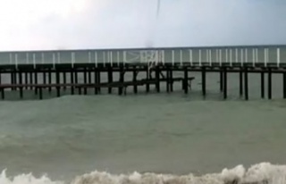 Antalya'da sağanak yağmur hayatı felç etti