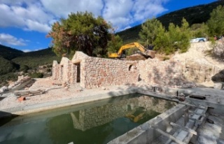 Antalya'nın Kaş ilçesinde 12 kaçak yapı...