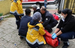 Antalya’da balkondan düşen kadın ağır yaralandı