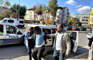 Antalya’da trafikte motosikletli kurye dehşeti:...