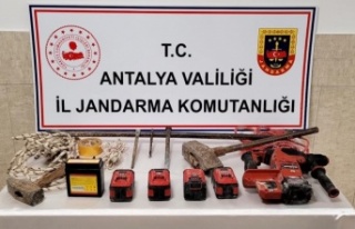 Antik kentte kaçak kazıya jandarmadan suçüstü...