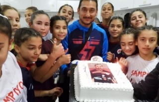 Antrenöre çifte kutlamaAntrenöre çifte kutlama