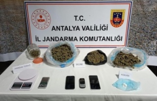 Kiraladıkları evde uyuşturucu ticareti yapmak üzereyken...