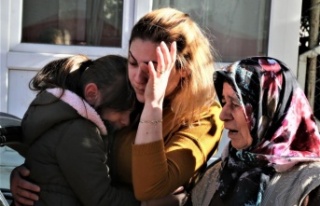 Komşularının ihbarıyla eve gelen kadın gözyaşlarını...