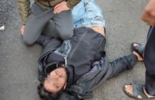 Ölen yaşlı adamın gözlüğünü çalan şahsa...