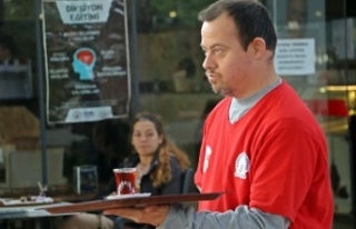 Onlar bu kafenin hem çalışanı hem patronu: Kimse...