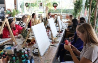 Resim tutkusu yerleşik yabancı kadınları Alanya'da...