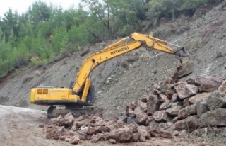 Sugözü Grup Yolu’nda heyelan önlemi