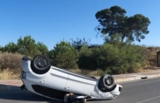 Takla atıp 100 metre sürüklenen otomobilde can...