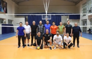 Toklu, gençlerin isteğini kırmadı