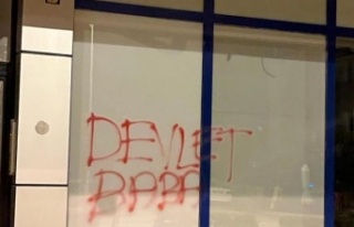 Zincir marketin camını taşla kırıp “Devlet...
