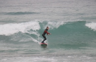 Alanya'da denizde beklenen dalga oluşmadı,...