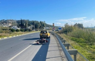 Alanya’da motosiklet ile otomobil çarpıştı:...