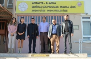 Alper Öztürk, öğrencilere hekimlik mesleğini...