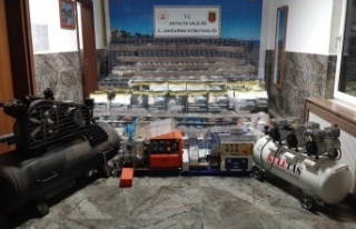 Antalya'da kaçak sigara operasyonu