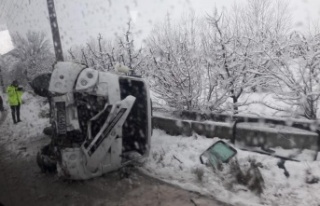 Antalya'da minibüs devrildi, 5 öğretmen ve...