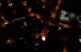 Gecekondu yangını geceyi aydınlattı