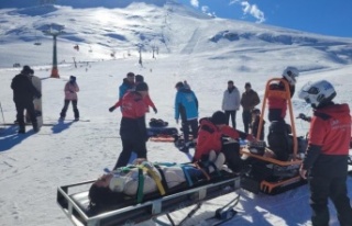 Kayak yaparken kontrolünü kaybetti, sıra bekleyenlere...