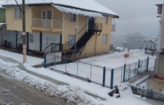 Torosların eteğine düşen kar, yayla sakinlerini...