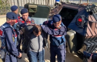 Antalya'da 3 kişiyi öldürdüğü iddia edilen...