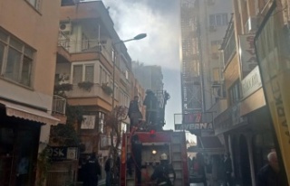Antalya'da sokağı dumana boğan yangın