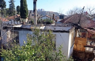 Antalya’da gecekondu yangını: 2 ölü