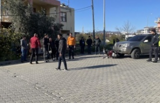Gazipaşa'da motosikletle otomobil çarpıştı:...