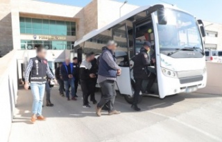 Antalya'da eş zamanlı operasyonlarda aranan...