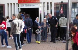 Depremde ölen polisin annesine Antalya polisi sahip...