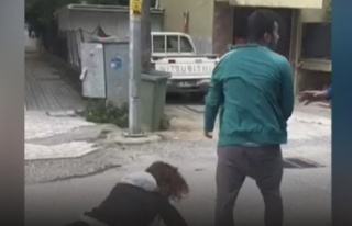 Alanya'da sokak ortasında eşini dövdü