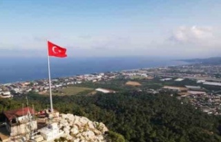 Çalış Tepesi'ne Türk bayrağı asıldı