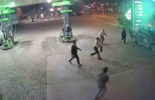 Motorunda yangın başlayan kamyonettekilerin akaryakıt...