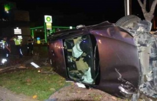 Refüje çıkan otomobil takla attı: 3 yaralı